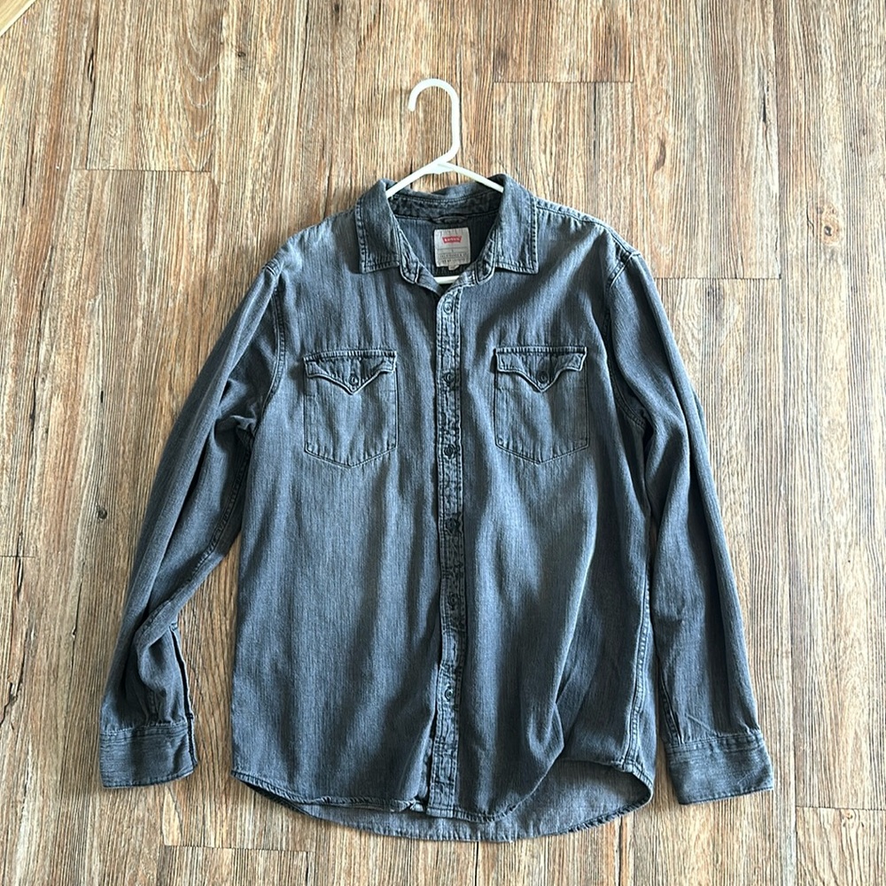 🔥🔥Levi’s button up🔥🔥